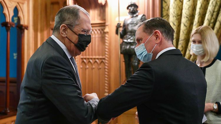 Russia's Foreign Minister Sergei Lavrov and AfD leader Tino Chrupalla meet in Moscow in December 2020.